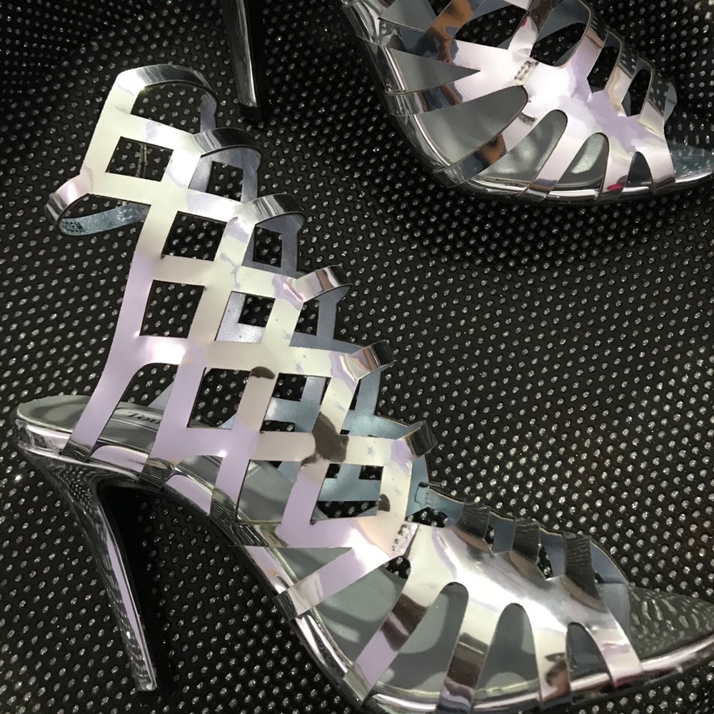 Meet your Posher, Antoinette